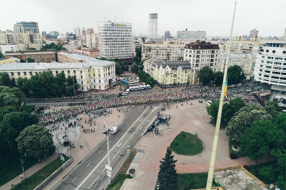 Участники шествия двигались от метро "Арсенальная" до Парка Вечной Славы Участники шествия двигались от метро "Арсенальная" до Парка Вечной Славы
