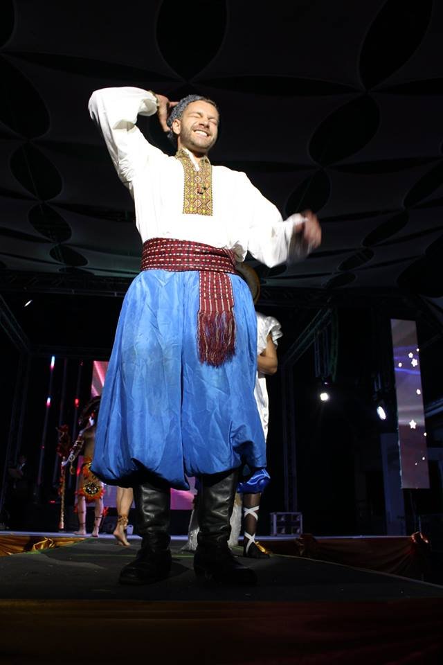 Выход в национальных костюмах