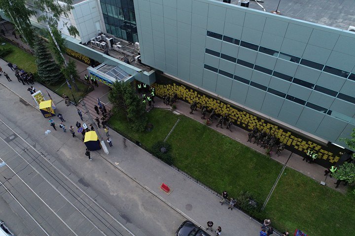 Силовики занимают позиции