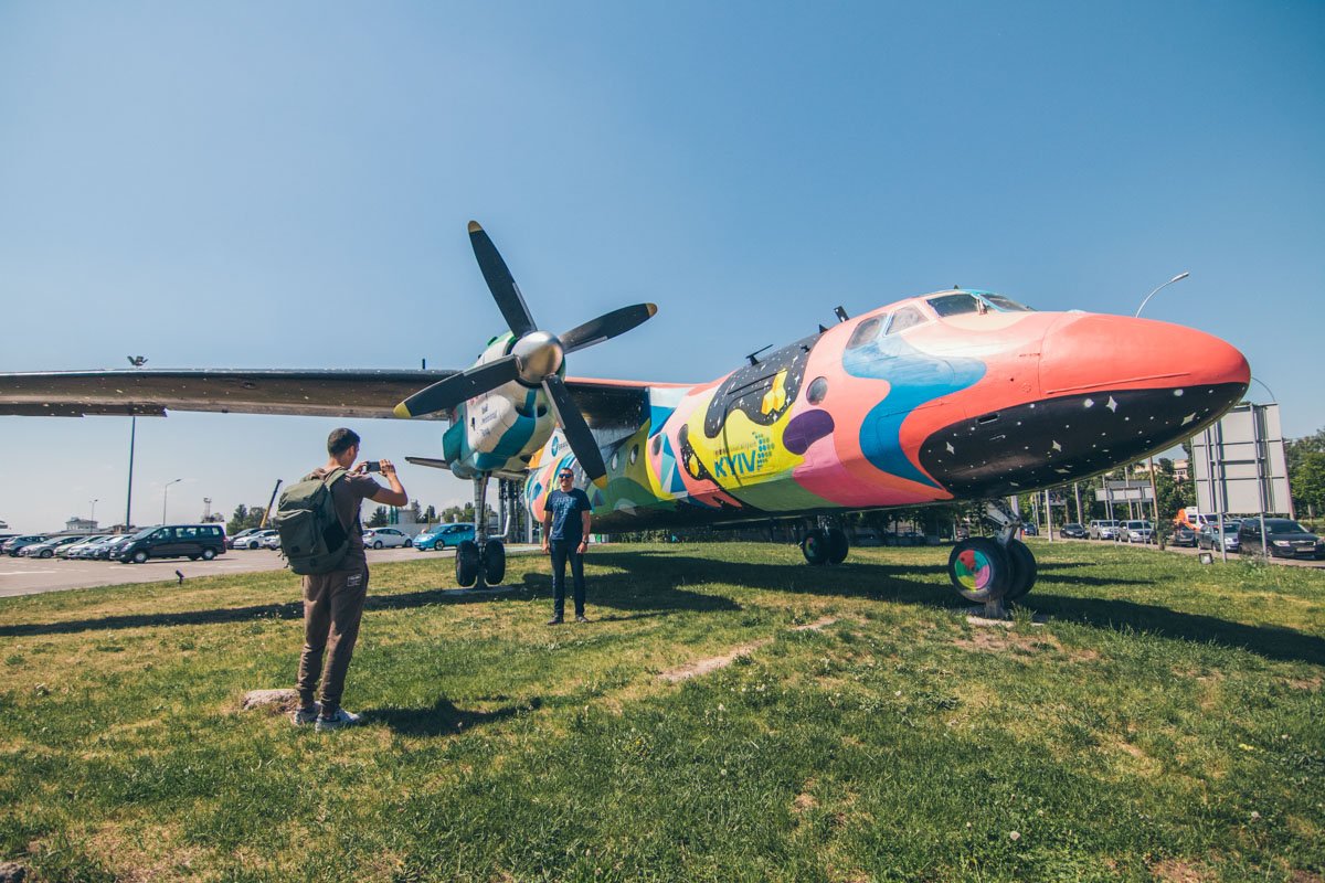 К финалу Лиги Чемпионов УЕФА не перекрасили арт-самолет из-за отсутствия спонсора