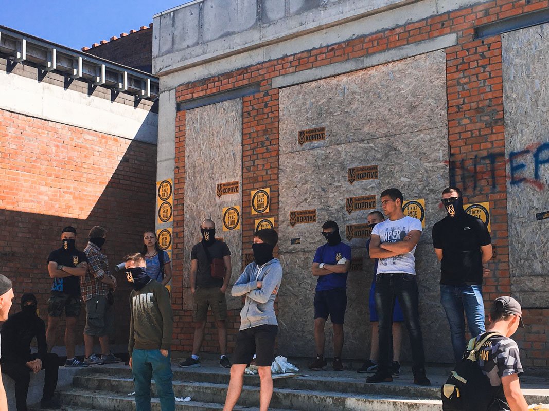 Стикеры и графити в адрес "Интера" - послание Левочкину Стикеры и графити в адрес "Интера" - послание Левочкину