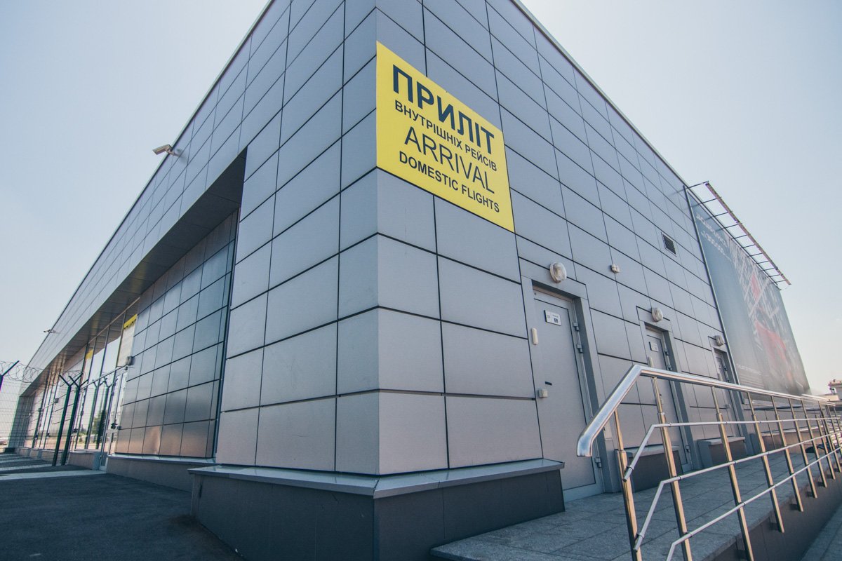 Ранее терминал D работал для обслуживания внутригосударственных рейсов, теперь - международных