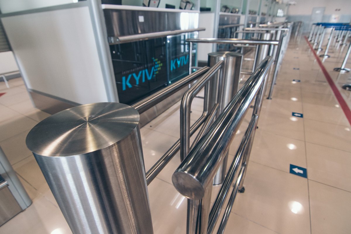В обновленном терминале увеличили количество кабинок паспортного контроля и лент по выдаче багажа