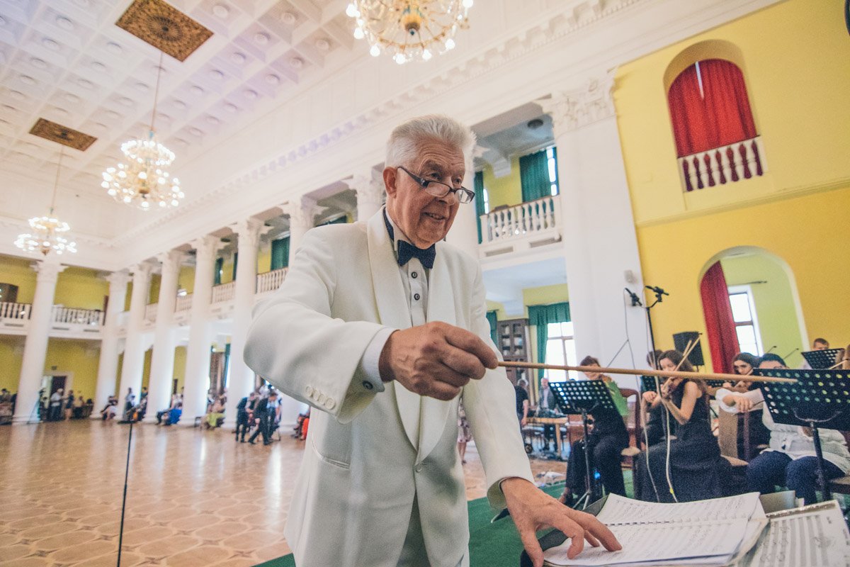 Все танцы исполнялись под живую музыку