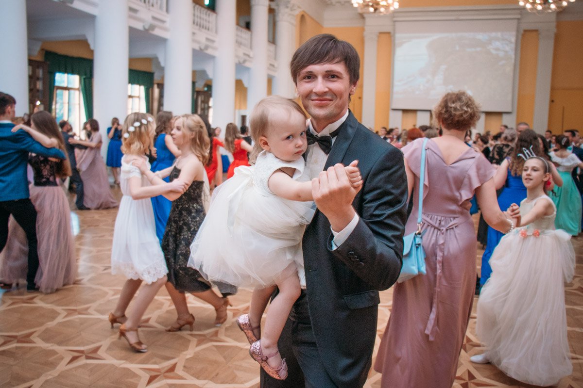 Самая маленькая участница бала 