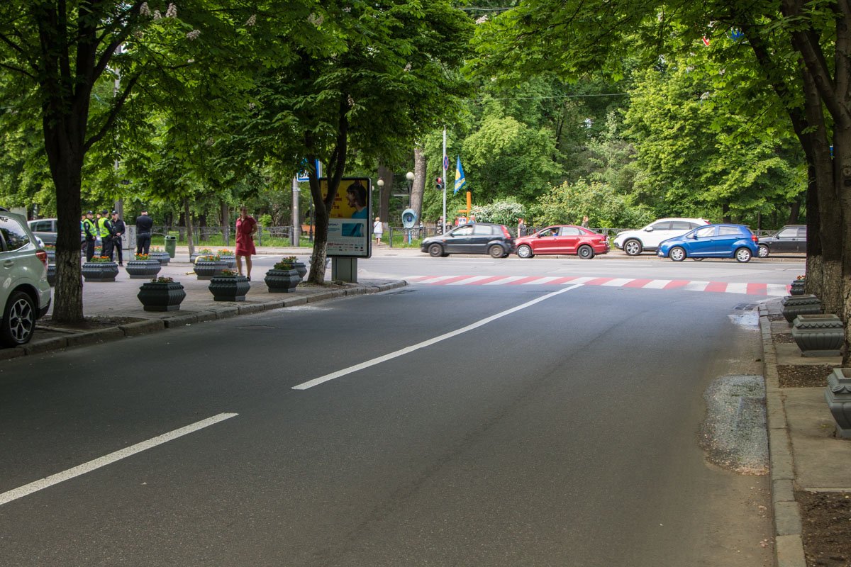 Разметка пешеходного перехода не вытерлась 