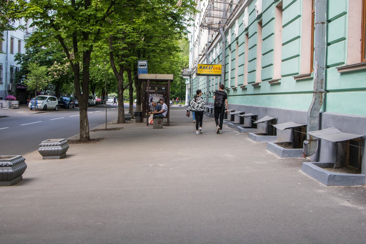 Тротуар вдоль проезжей части также в хорошем состоянии