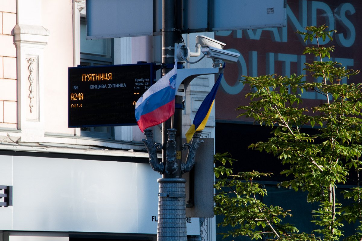  Жители и гости Киева задались вопросом, что это за знамена и по какому поводу появились