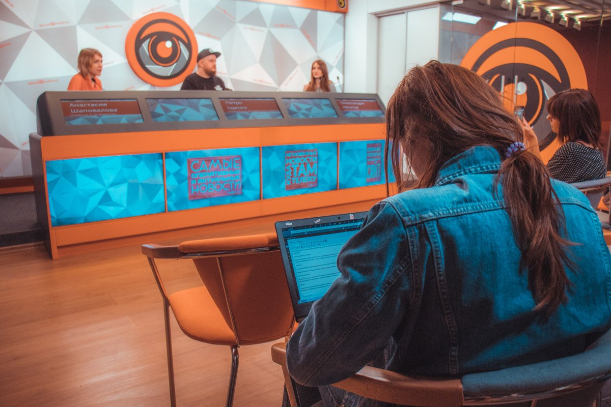 Работа прессы кипит