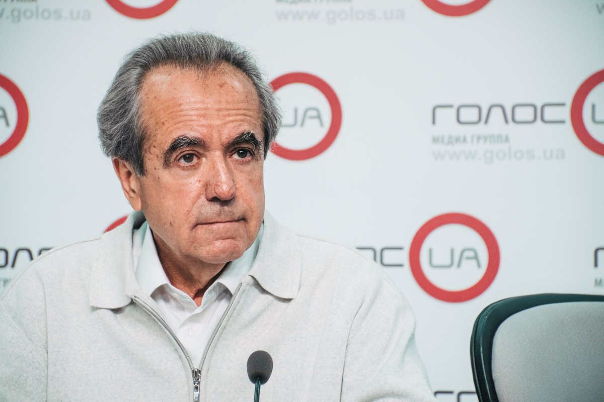 Николай Назаренко рассказал, что симптомы детей характерны для отравления веществами через органы дыхания или через пищу