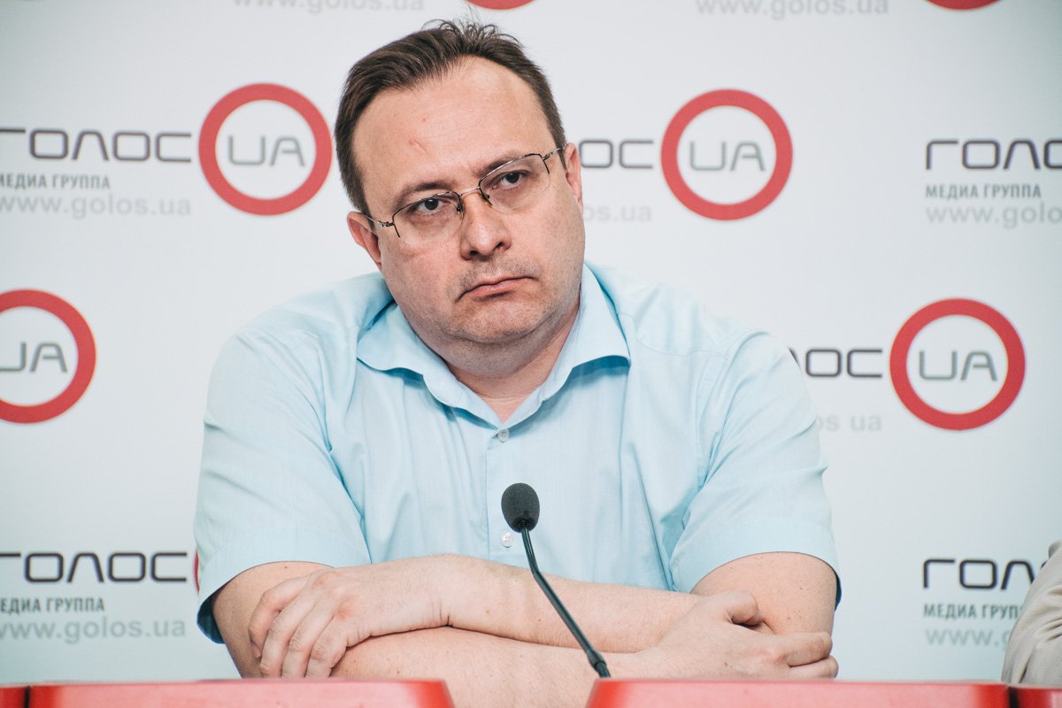 Олег Рубан говорит, что в Украине ежегодно регистрируют подобные отравления среди коллективов.