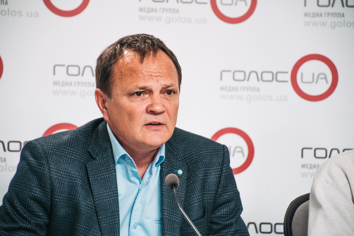 Гринчук подчеркнул, что прошло уже 4 дня с момента отравления детей, однако причину еще не назвали