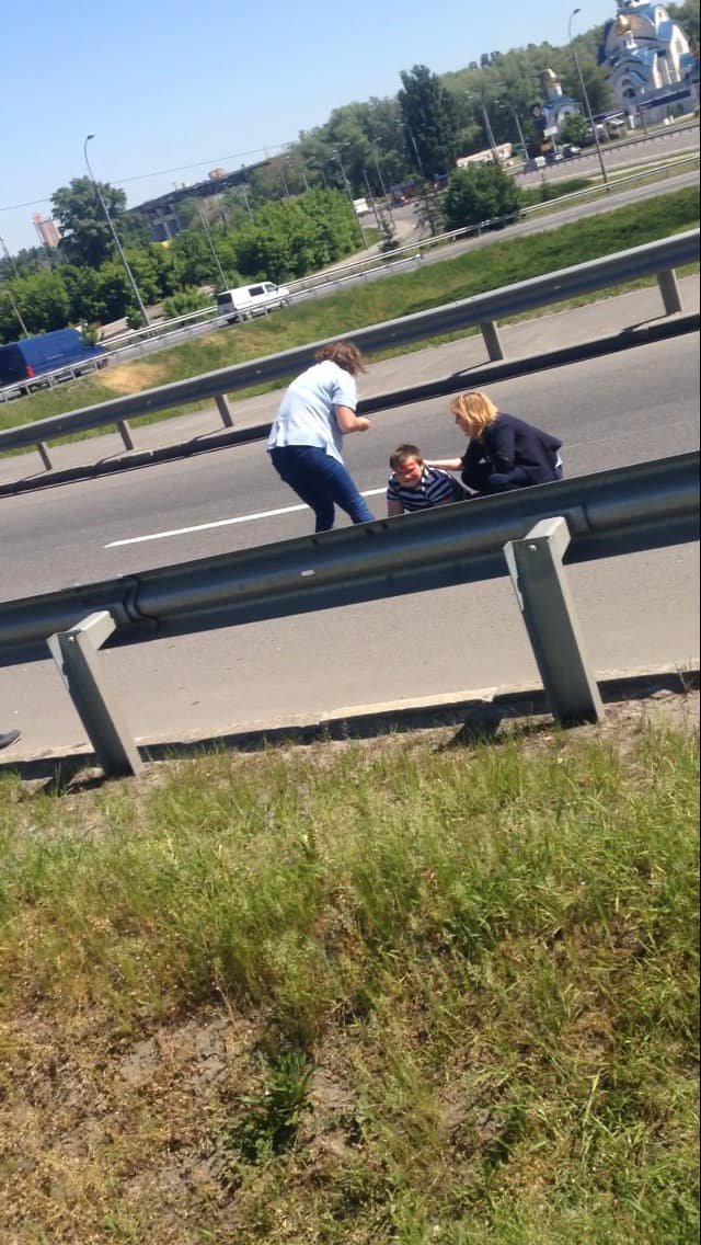 Пострадавший в аварии ребенок. Фото очевидцев