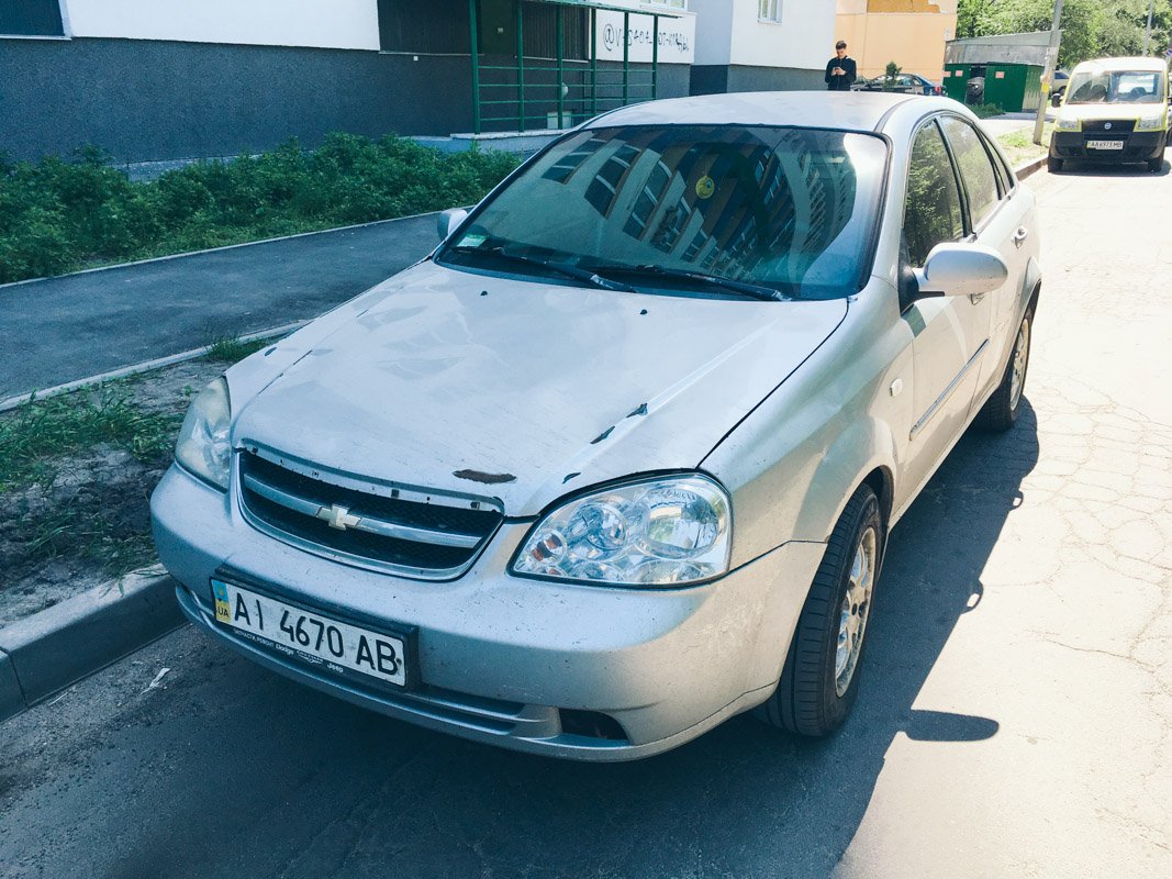 Это авто было обнаружено неподалеку. Оно косвенно подходит под описание очевидцев