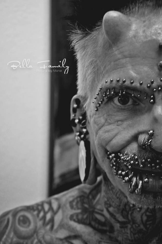 Старое фото Рольфа еще без черных глазных яблок