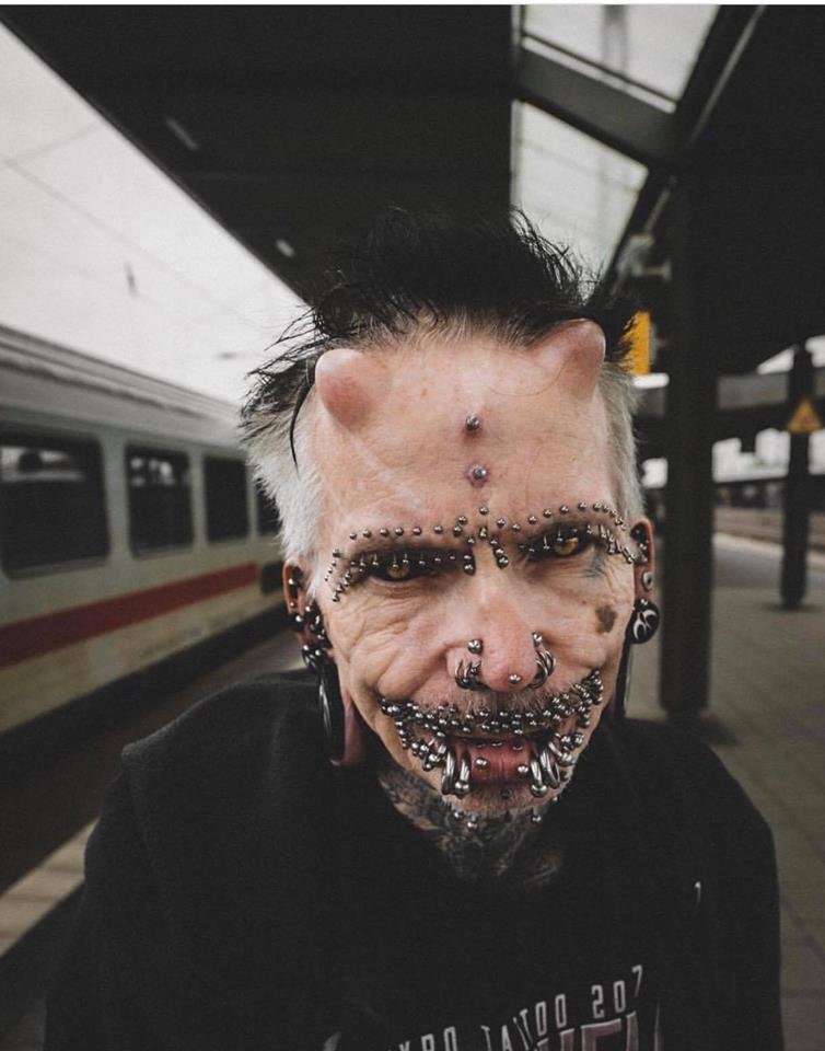 Рольф Бухгольц - самый пирсингованный человек в мире