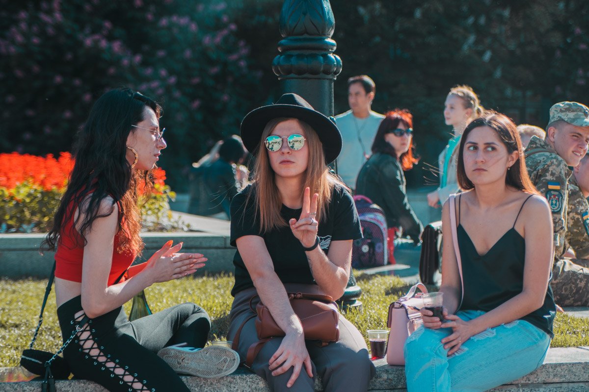 Но кому-то жизнь не в радость 