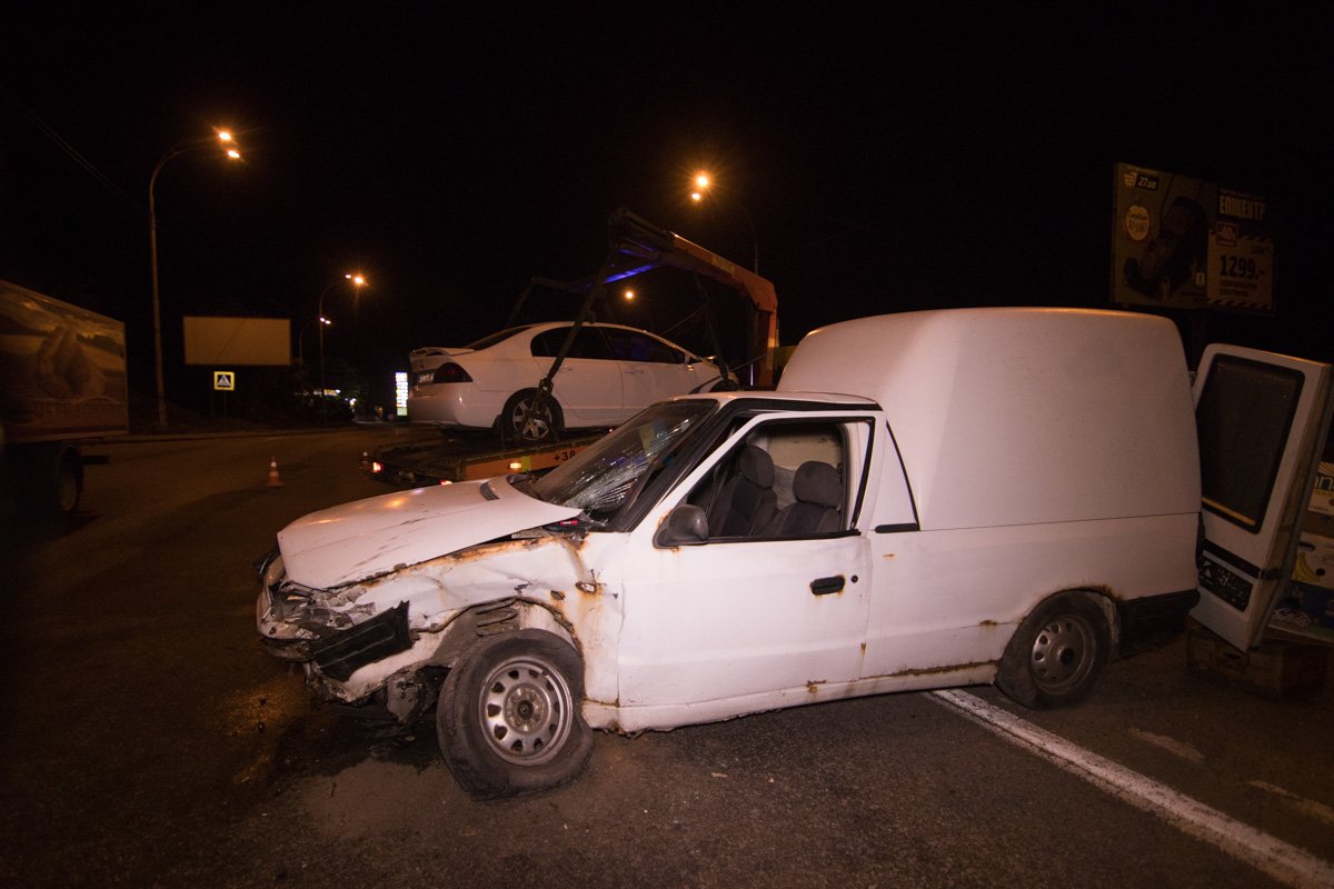 Skoda выкатилась на проезжую часть с улицы Цветущей