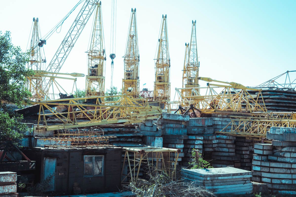 Даже есть вагончик для строителей Даже есть вагончик для строителей