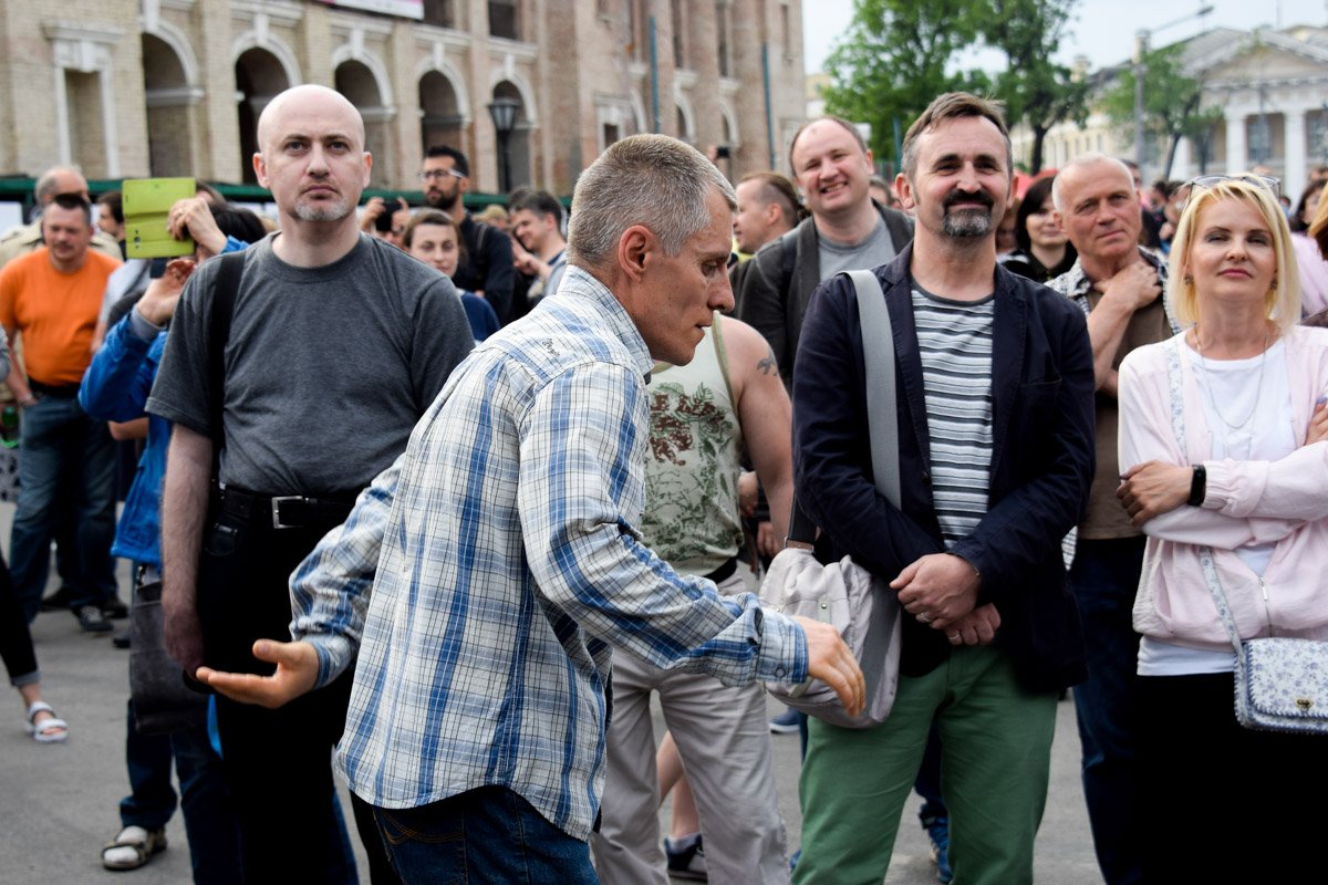 Главное действо феста происходило на сцене и под ней Главное действо феста происходило на сцене и под ней