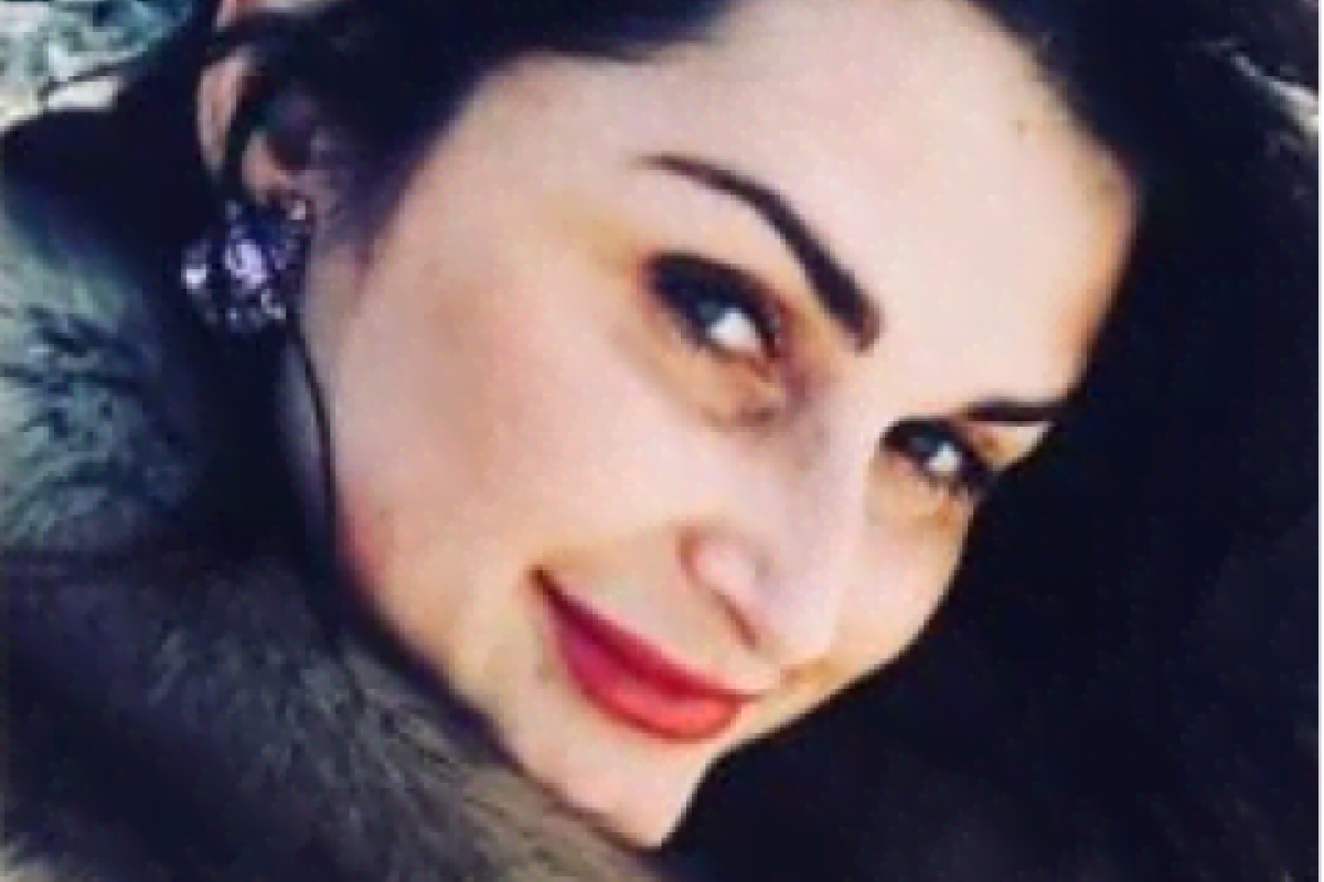 Тело женщины с ножевыми ранениями нашли в ее же квартире