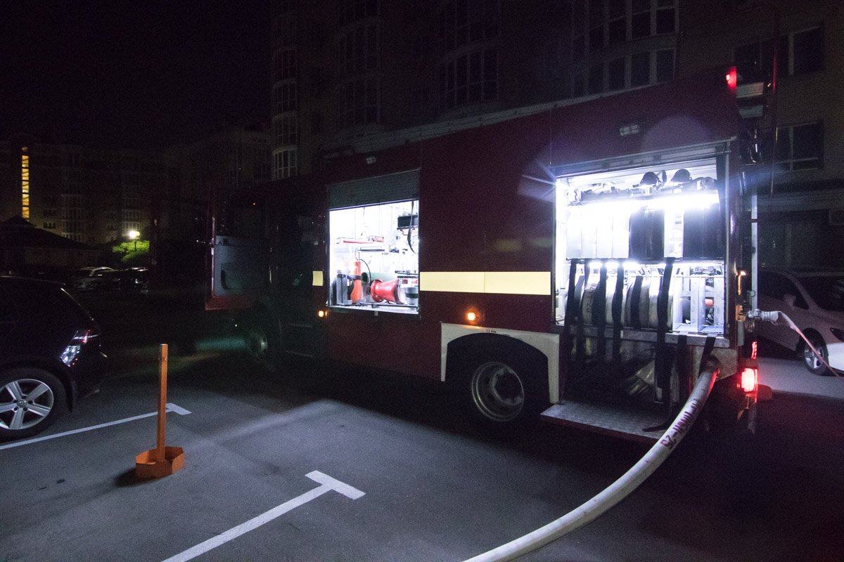 Снаружи было много дыма Снаружи было много дыма