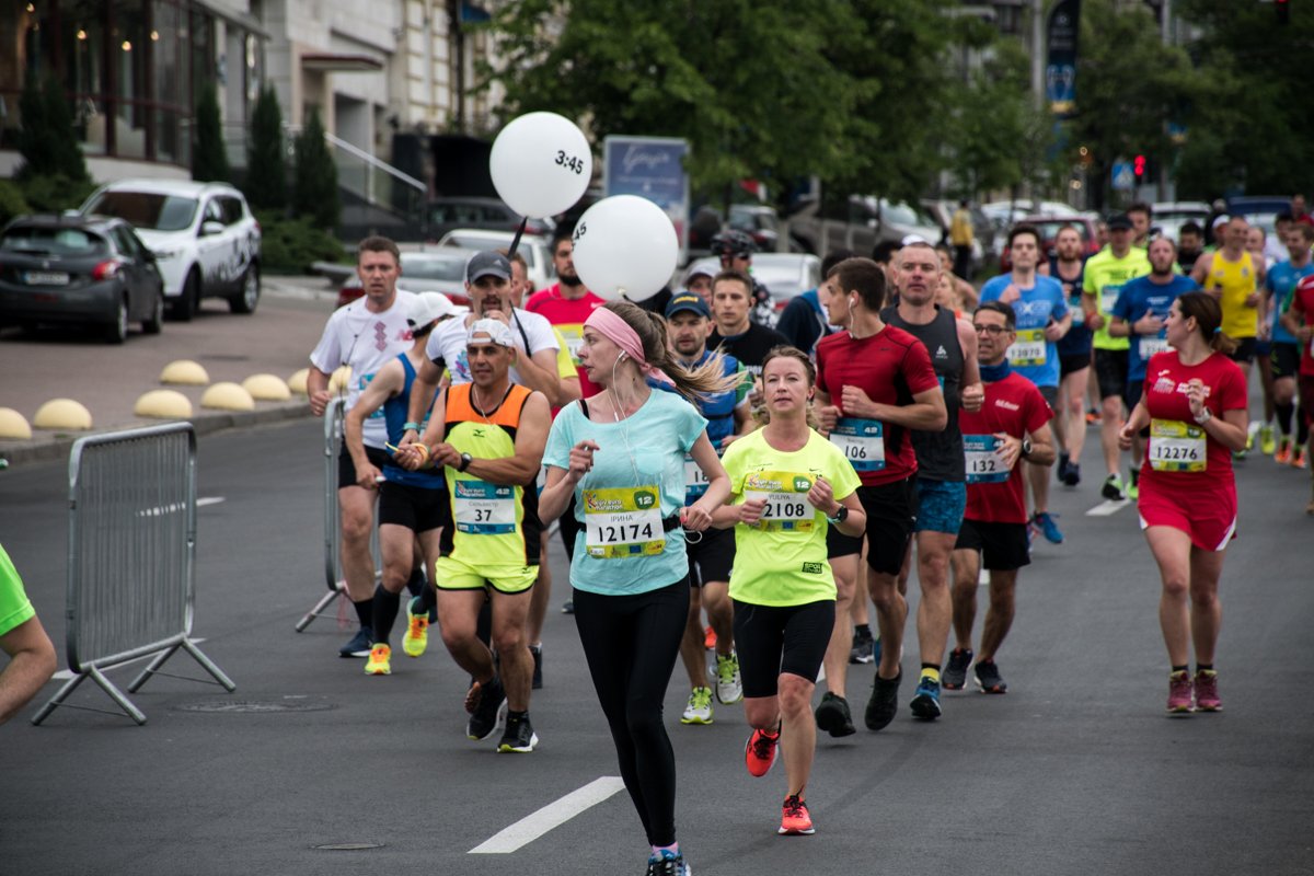 Среди ни профессионалы, спортсмены и публичные личности