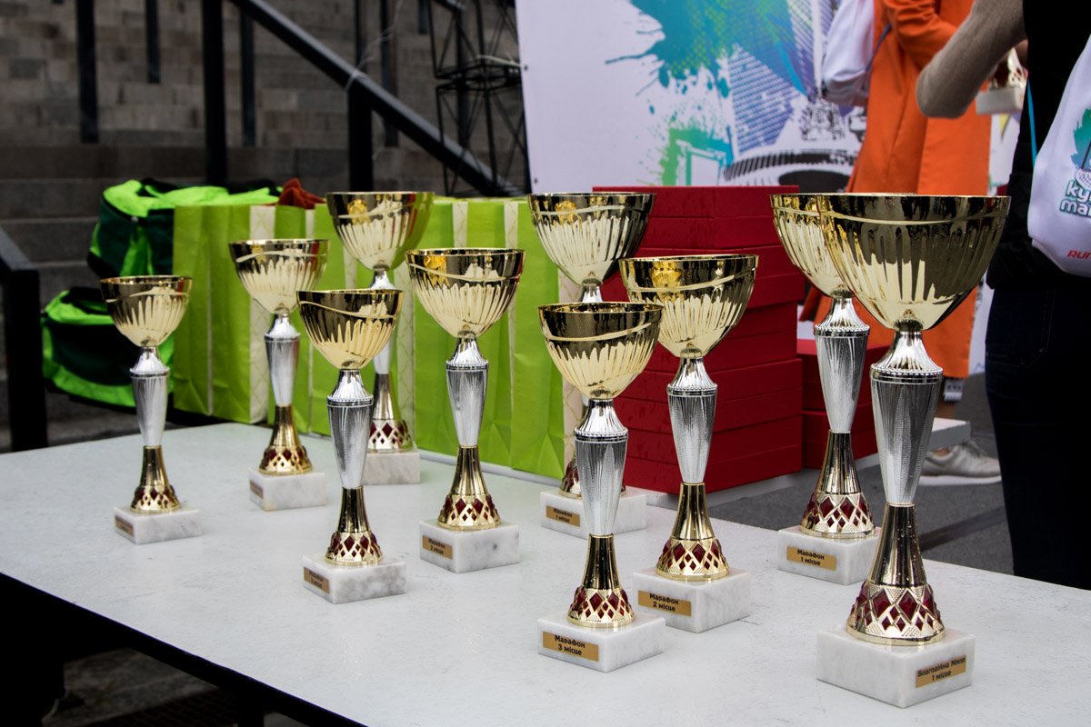 Награждали победителей всех забегов на разные дистанции