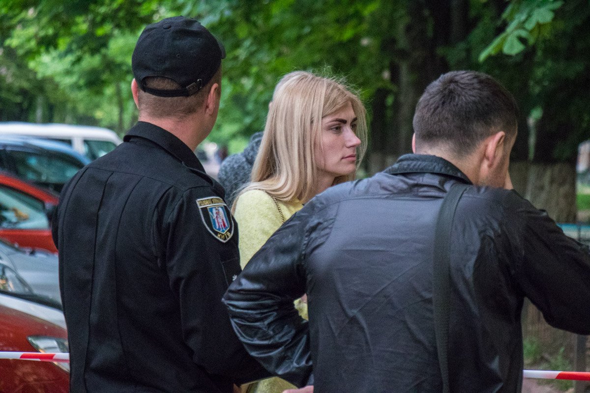 Жители ближайшего дома, они не слышали ни криков, ни шума от драки