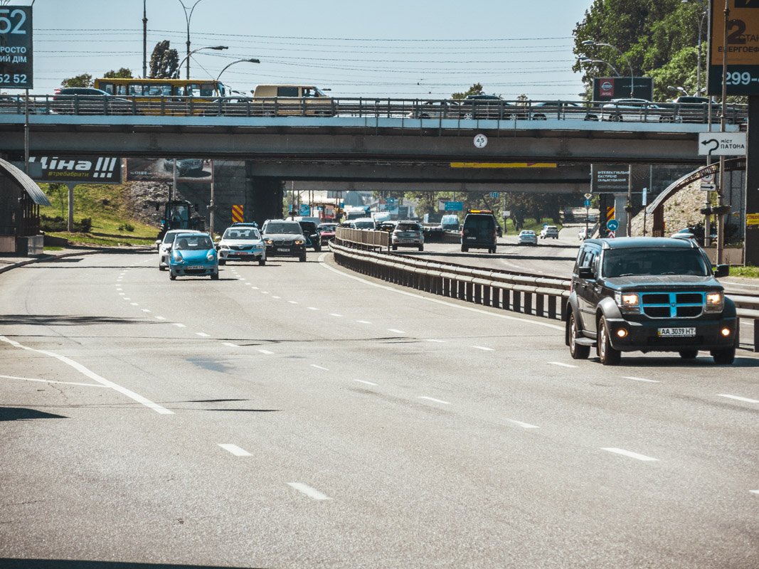 Мы поехали в Печерский район, чтобы посмотреть, в каком состоянии сейчас Набережное шоссе