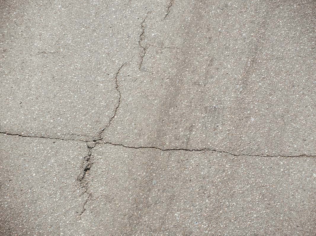 Отремонтировали 4177 квадратных метров дорожного полотна