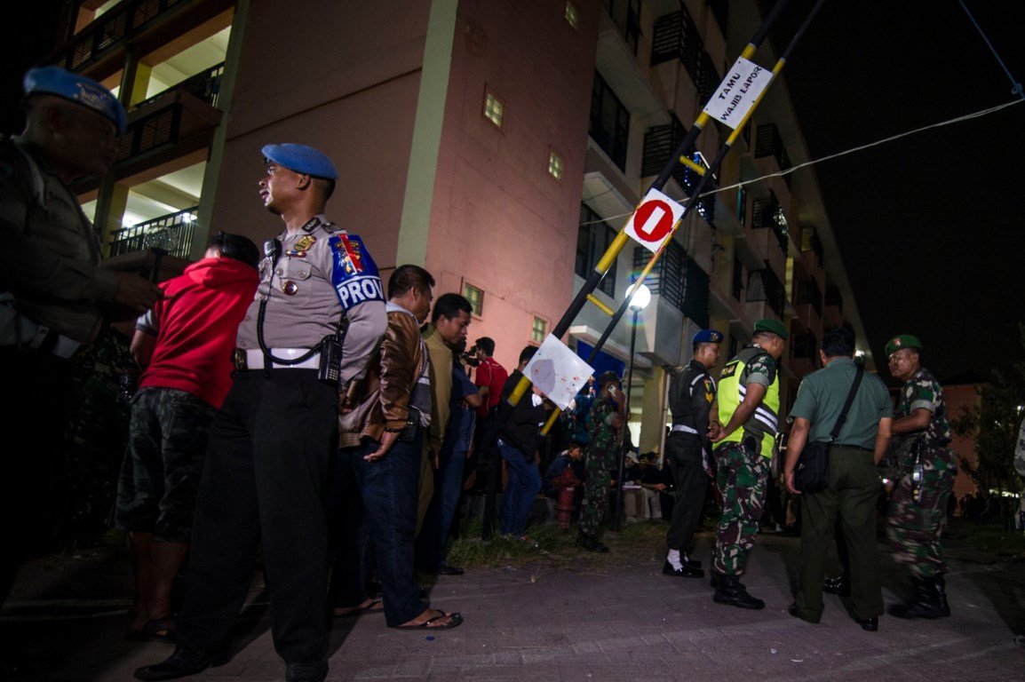 В результате нападения пострадали четверо полицейских и восемь гражданских В результате нападения пострадали четверо полицейских и восемь гражданских