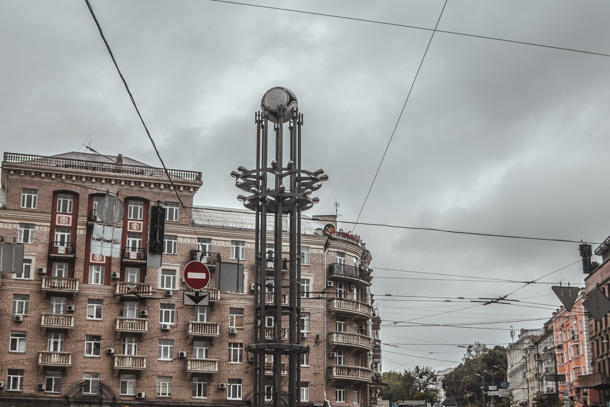 Всего к финалу Лиги Чемпионов УЕФА-2018 будут установлены 6 подобных конструкций