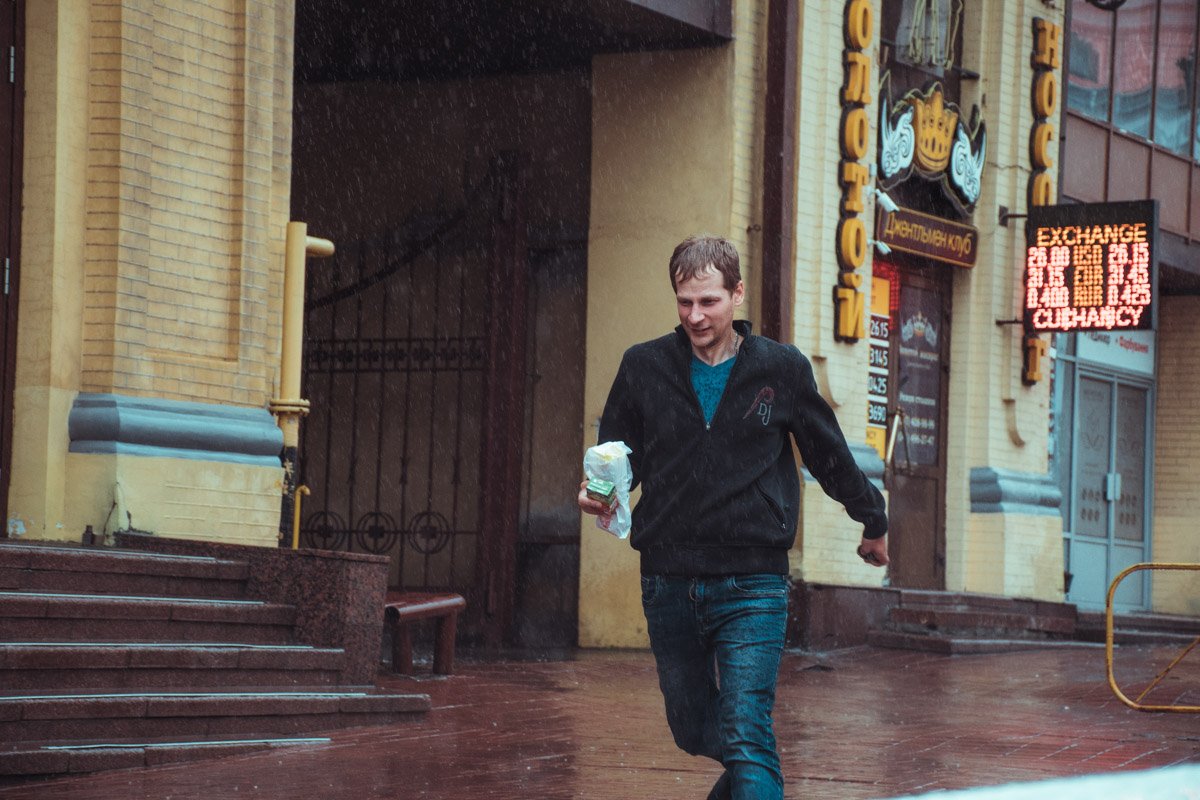 Выбежать в дождь за вкуснейшей шаурмой? Вызов принят! Выбежать в дождь за вкуснейшей шаурмой? Вызов принят!