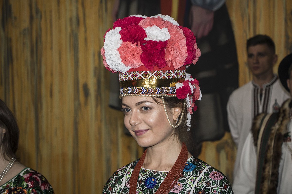 Яркие костюмы радовали глаз Яркие костюмы радовали глаз