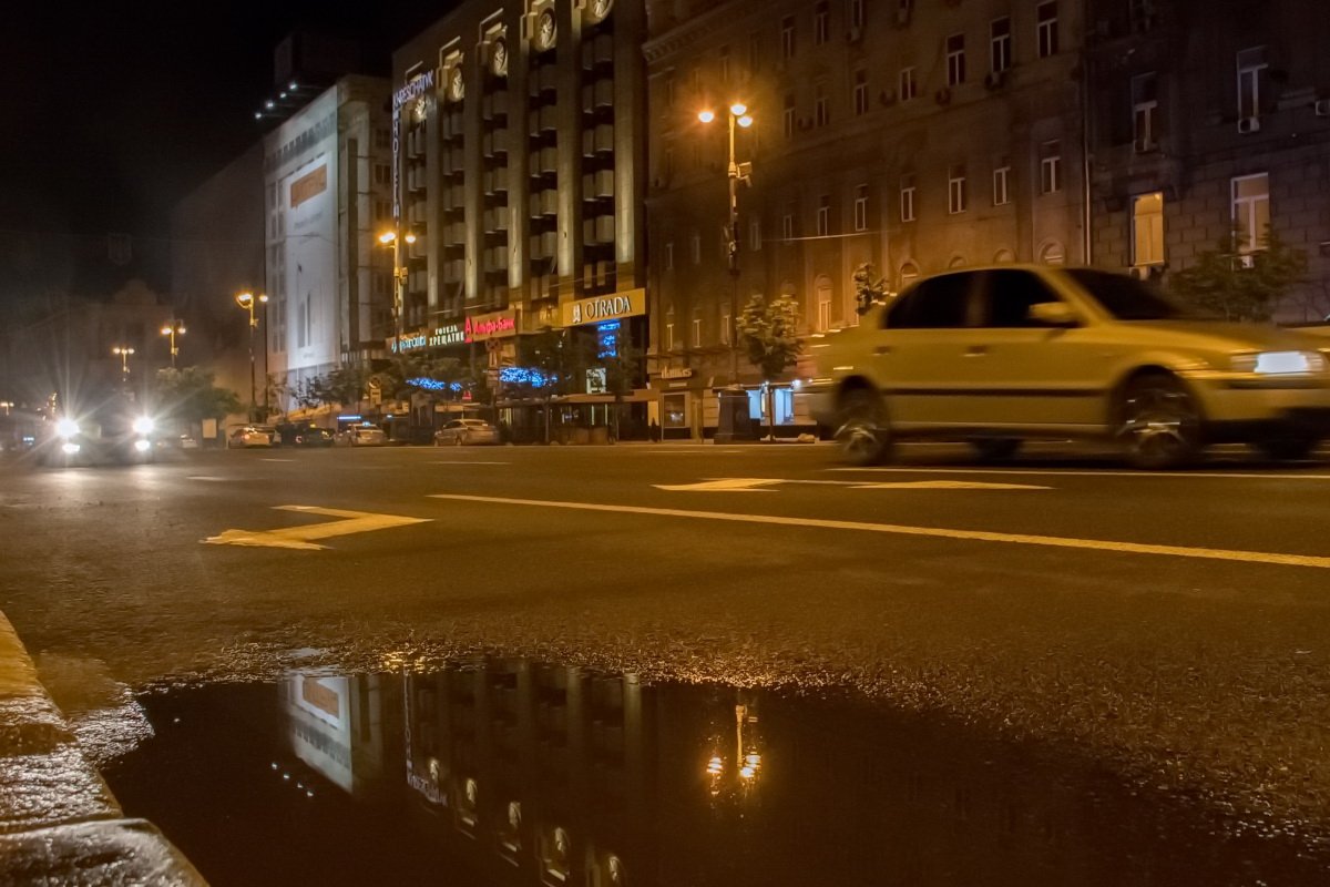 На дорогах Киева движение не останавливается На дорогах Киева движение не останавливается