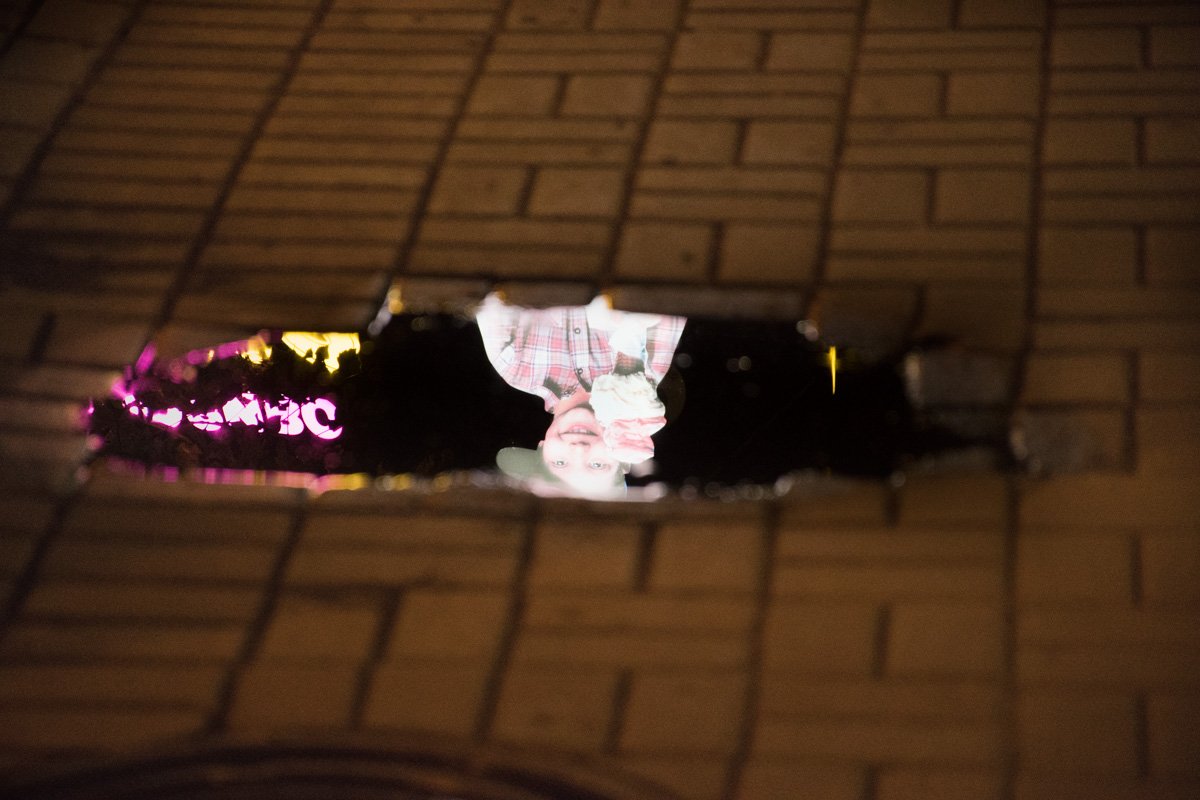 Кажется, что земной мир имеет своего двойника в другом мире Кажется, что земной мир имеет своего двойника в другом мире