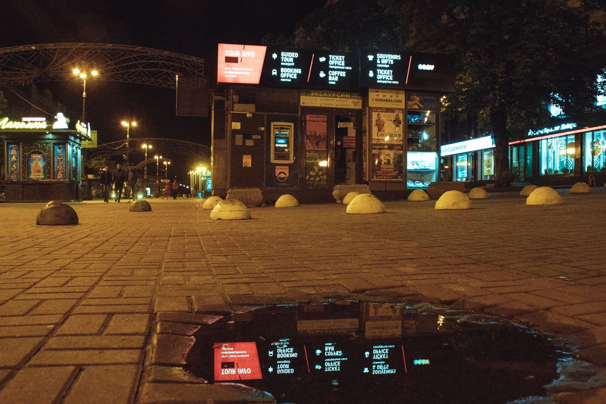 В нашей жизни эффект отражения можно увидеть повсюду В нашей жизни эффект отражения можно увидеть повсюду