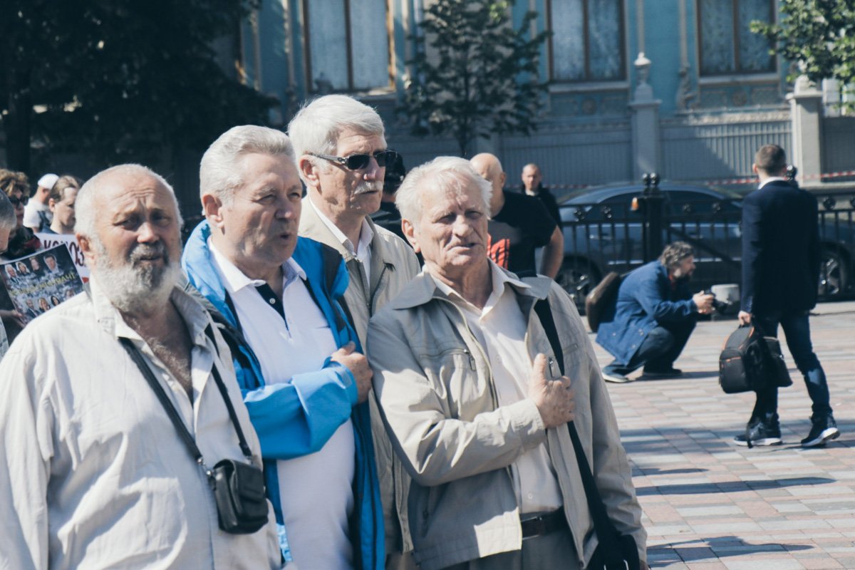 Люди обращаются к народным депутатам по вопросам пенсионного обеспечения Люди обращаются к народным депутатам по вопросам пенсионного обеспечения