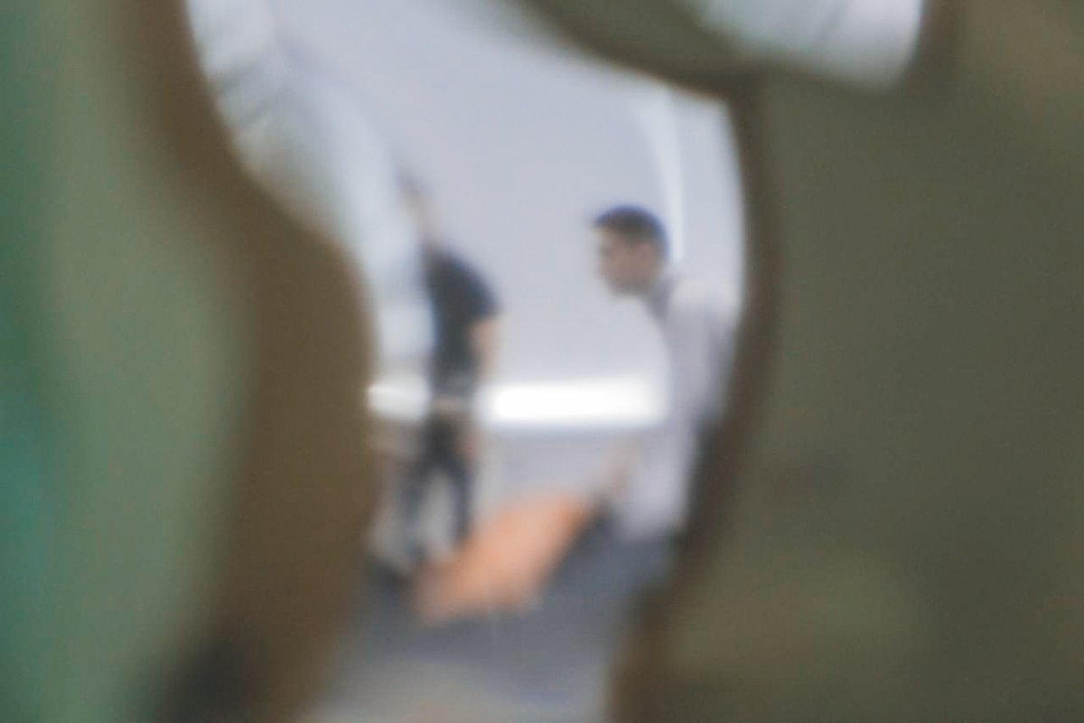 В 9 утра 15 мая неизвестные в черной форме с нашивками СБУ вошли в здание В 9 утра 15 мая неизвестные в черной форме с нашивками СБУ вошли в здание