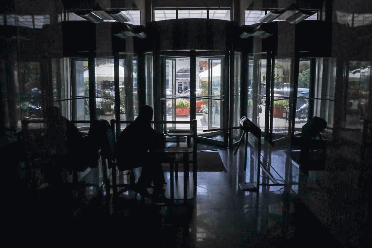 Находящиеся в здании сотрудники СБУ подтвердили проведение следственных действий Находящиеся в здании сотрудники СБУ подтвердили проведение следственных действий