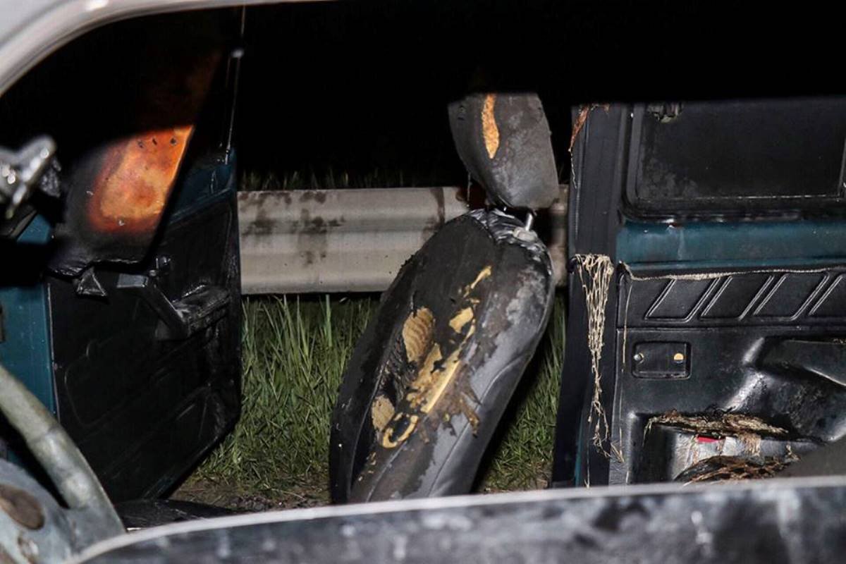 Нива выгорела как снаружи, так и изнутри