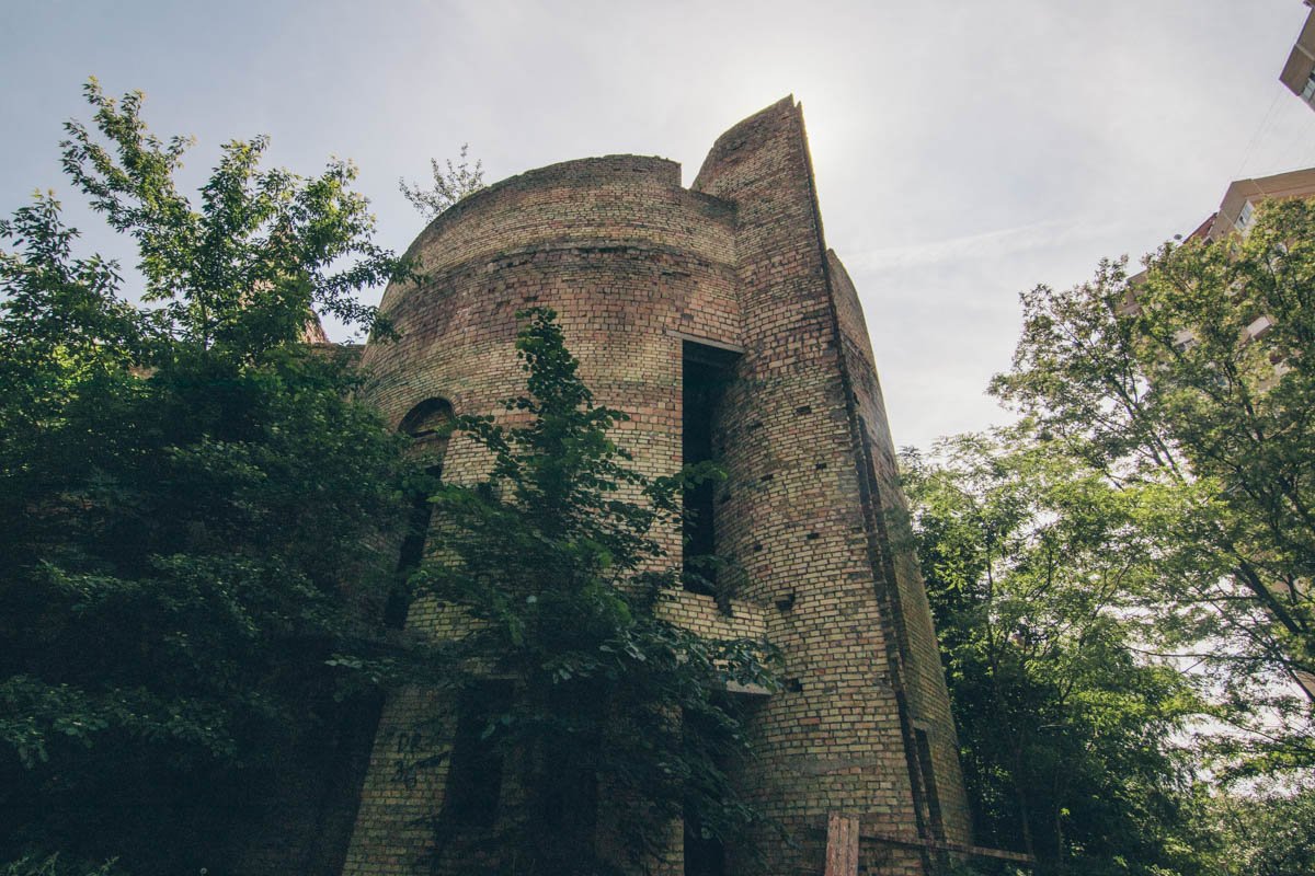 Теперь здесь собираются на тусовки неформалы и паркурщики