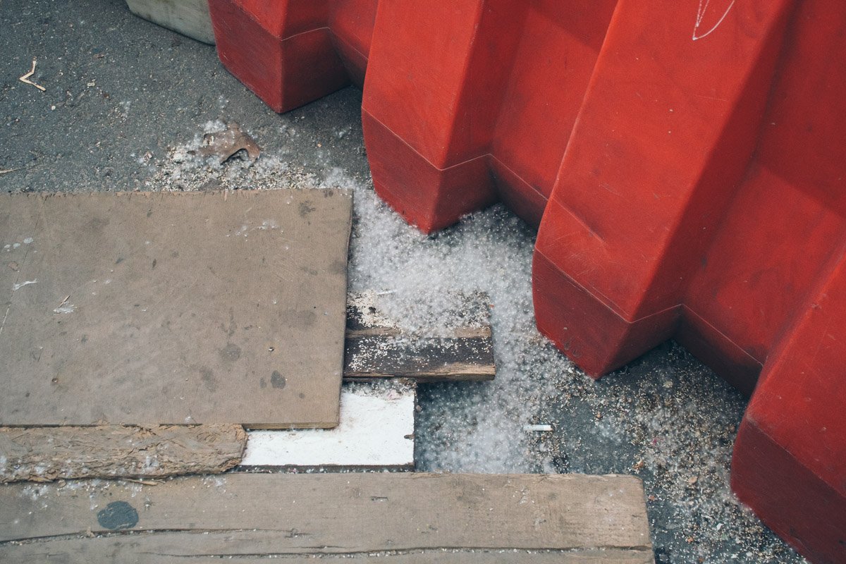 Абстрактная композиция с пухом