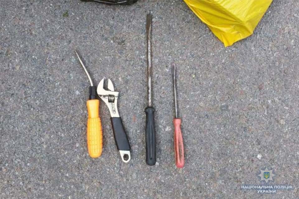 На Лукьяновке четверо иностранцев обнесли квартиру