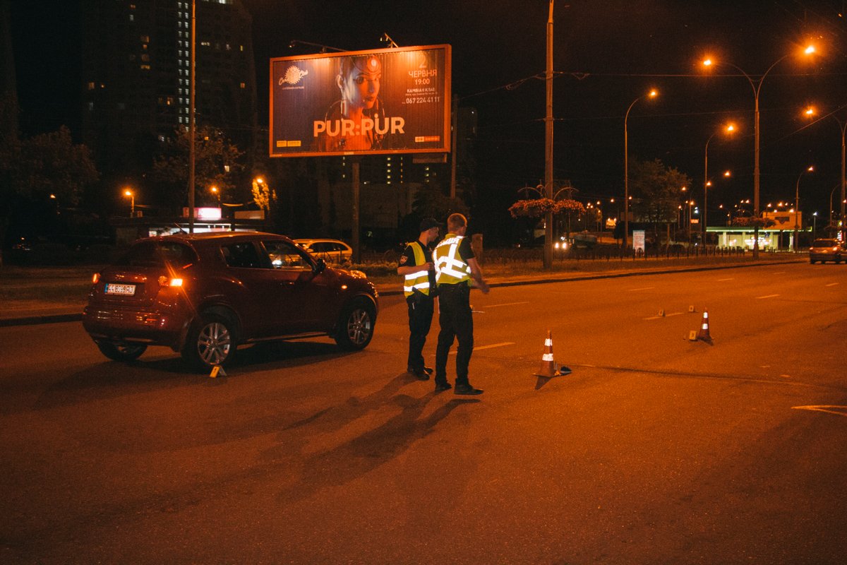 На проспекте Героев Сталинграда Nissan сбил девушку На проспекте Героев Сталинграда Nissan сбил девушку