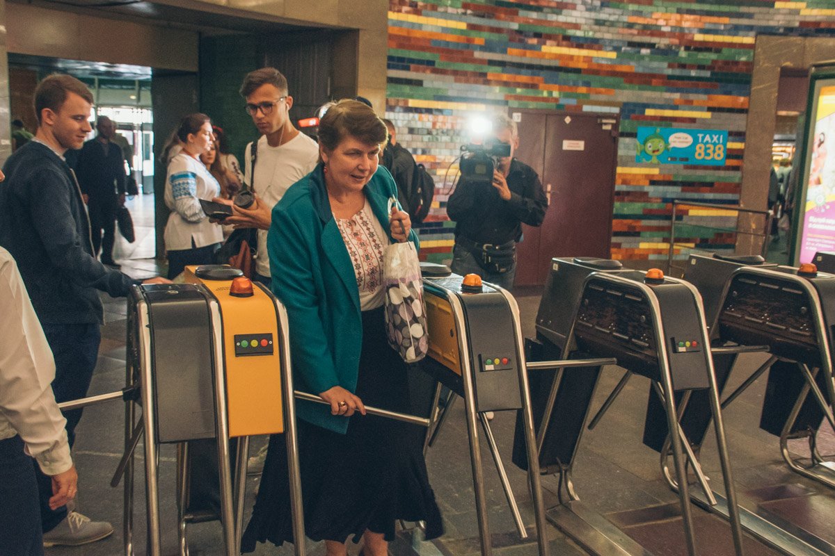 На акцию пришли также много журналистов