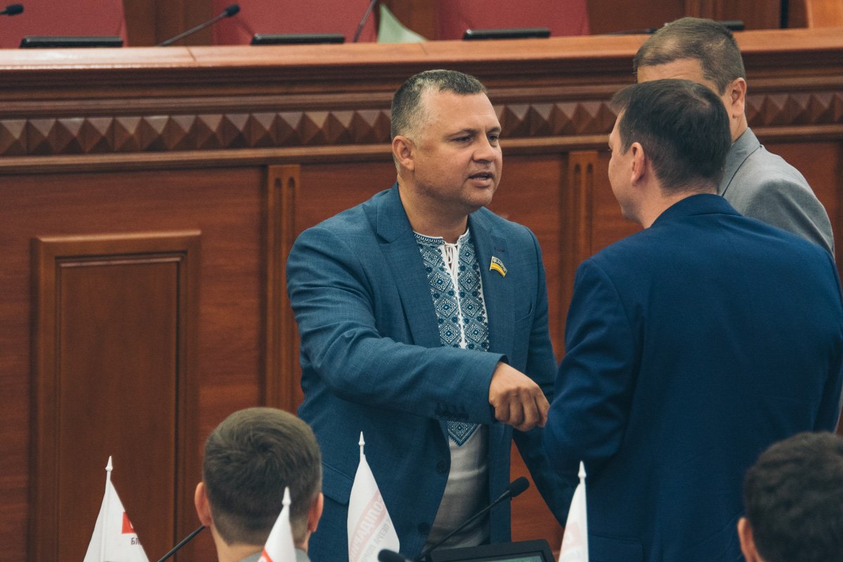 Спор - чей же наряд лучше 