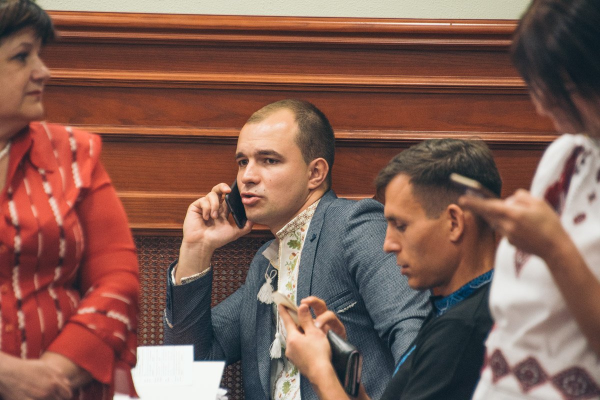 Мэрия запестрела разными цветами