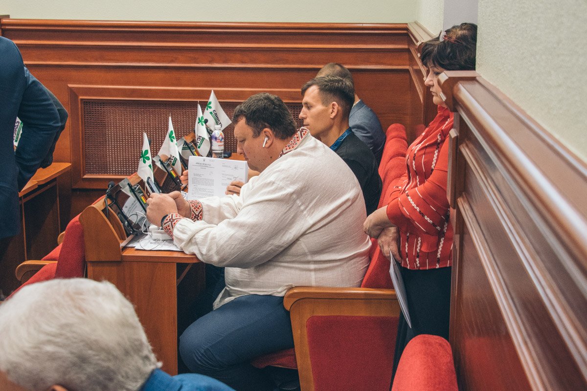 Весь в работе